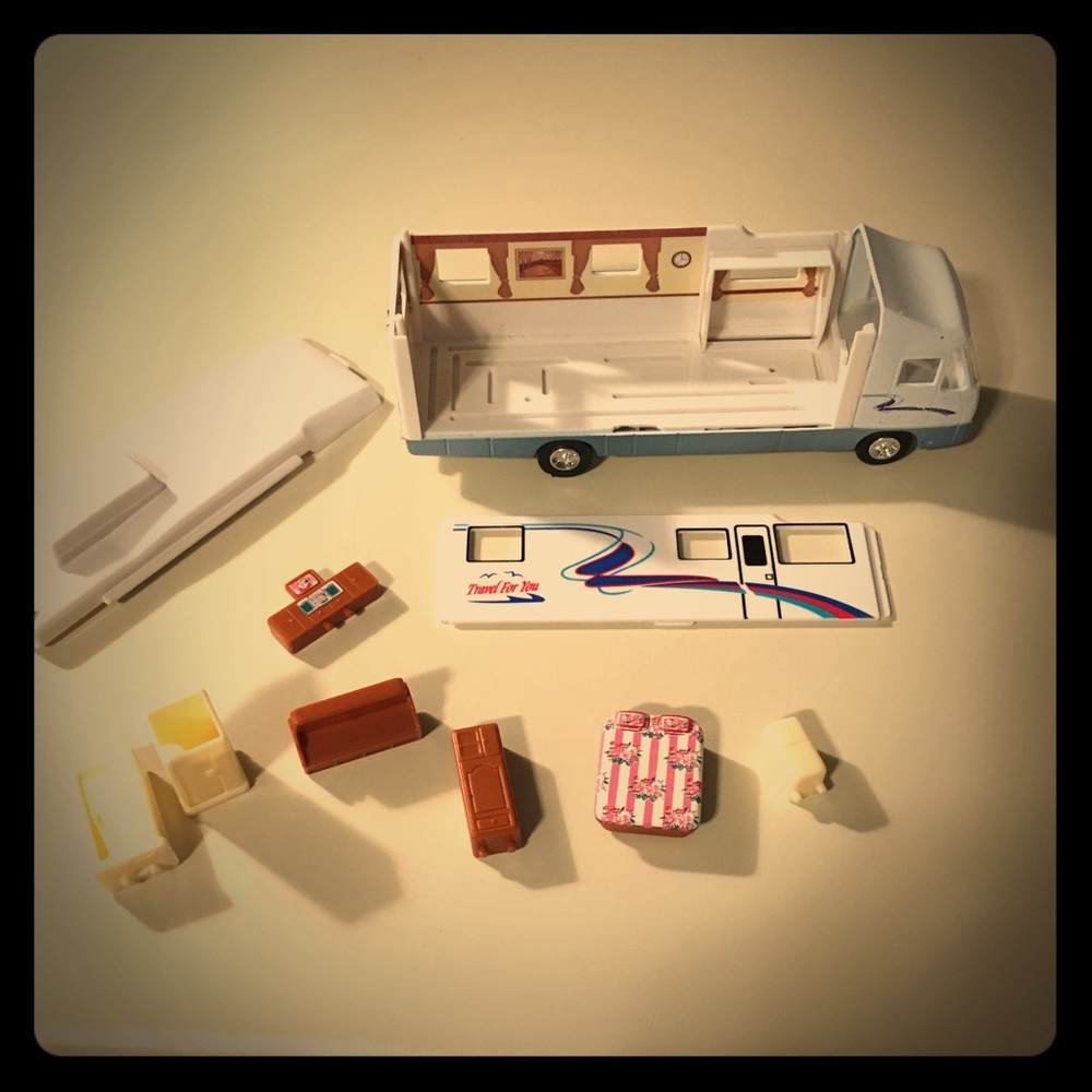 Toy RV.